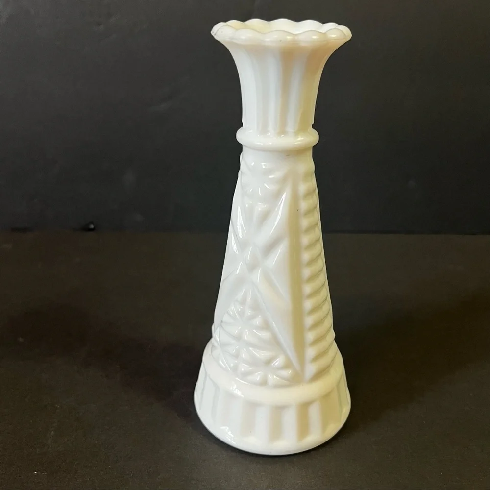 MCM Anchor Hocking Milk Glass Bud Vase Flower White Stars and Bars Vintage 6